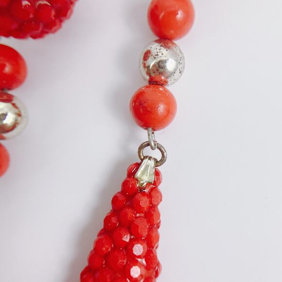 VTG 80s Very Long Red Beaded Dangle Post Earrings, Shoulder Dusters - Picture 4 of 6